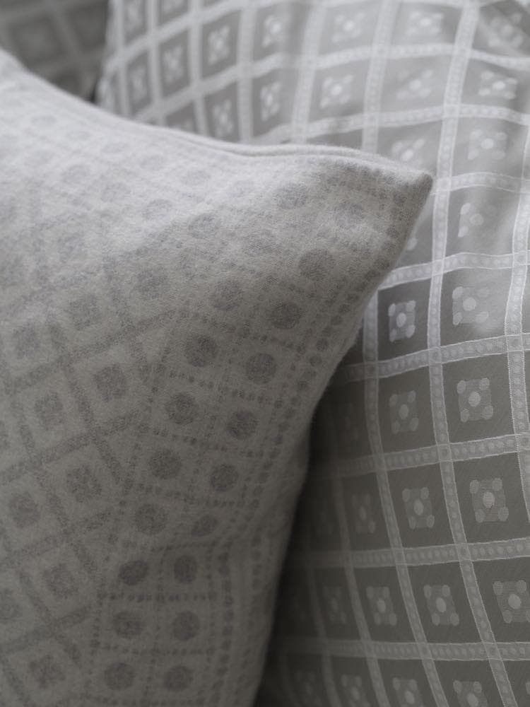 Olivia Throw - Black (C03035)